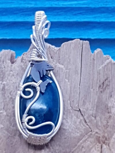 #1033 - pendentif apatite "Vagues et dauphin"