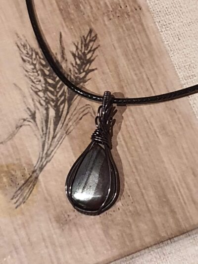 #1049 - pendentif spécularite hématite "GOTHIQUE" – Image 2
