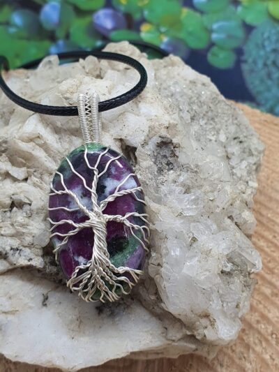#1052- pendentif arbre de vie sur rubis zoïzite