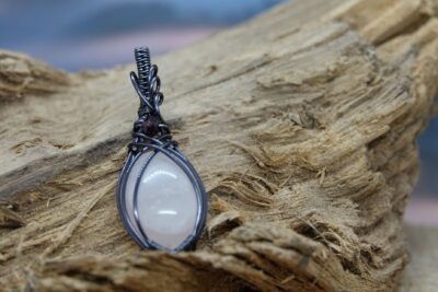 #1059 - Pendentif quartz rose "DOUCEUR GOTHIQUE" – Image 2