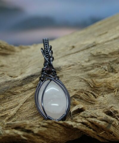 #1059 - Pendentif quartz rose "DOUCEUR GOTHIQUE"