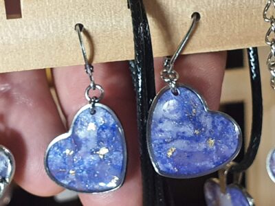 #1112-1 - boucles d'oreilles Cœurs bleus