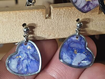 #1110-1 - boucles d'oreilles petits Cœurs bleus