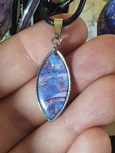 #1115-1 - pendentif Navette bleue