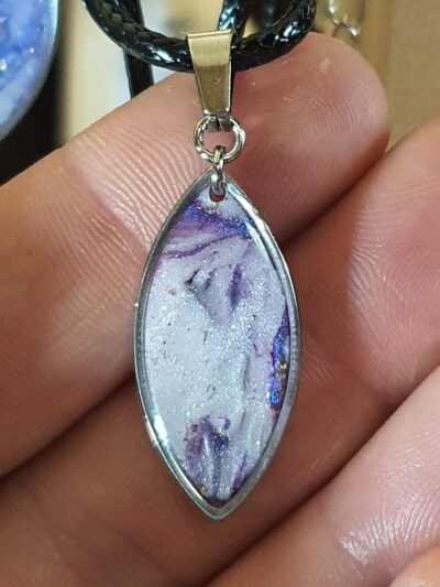 #1115-2 - pendentif Navette parme et blanc