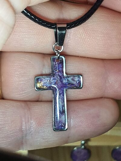 #1120-2- pendentif croix parme