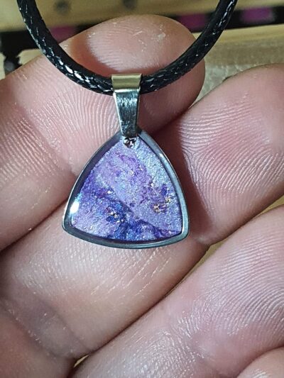 #1121-2 - pendentif triangle parme