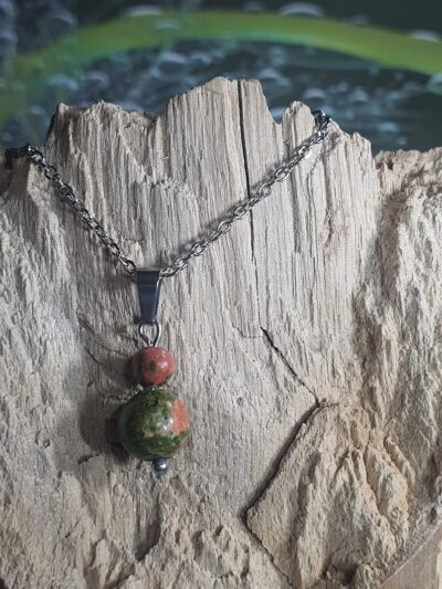 #1087 - pendentif "BONHOMME" perles naturelles d'unakite