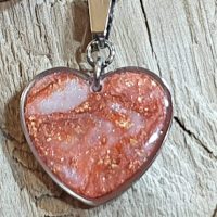 Pendentif argile polymère et résine coeur rose pour la Saint Valentin