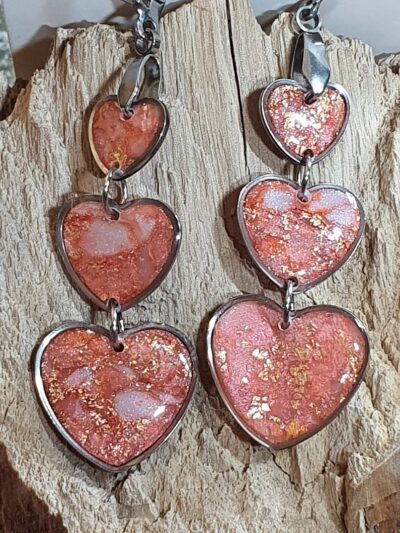 #1134 - Boucles d'oreilles triple cœur rose – Image 2