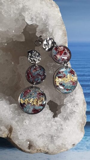 magnifique paire de boucles d'oreilles en argile polymère double disque bleu, rouge et or