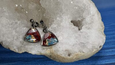 #1202 - boucles d'oreilles Métamorphose triangle bleu/rouge/or – Image 2