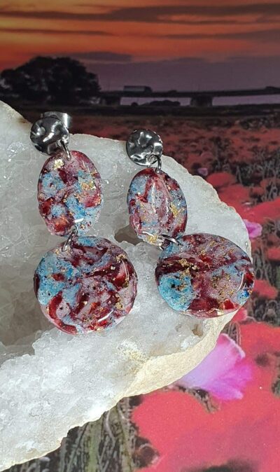 boucles d'oreilles en argile polymère, rouge, bleu et or ovale et rond