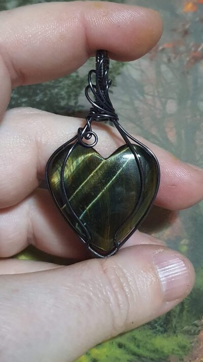 #1234 - Pendentif Cœur en œil de faucon – Image 2