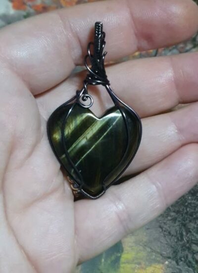 pendentif en œil de faucon en forme de cœur