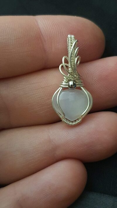 pendentif pierre de lune blanche adulaire façon wire wrapping pour un mariage
