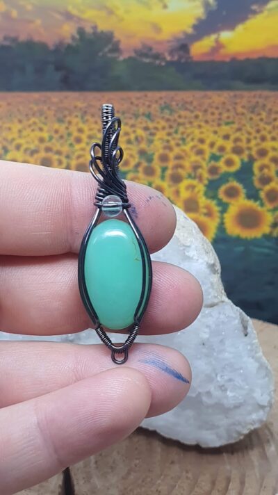 pendentif chrysoprase verte ovale et sertissage wire wrapping gun métal