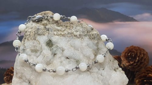 bracelet en perles de nacre 6 mm et acier inoxydable