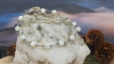 bracelet en perles de nacre 6 mm et acier inoxydable