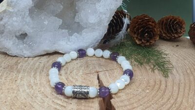bracelet élastique et perles 8 mm de nacre et d'améthyste