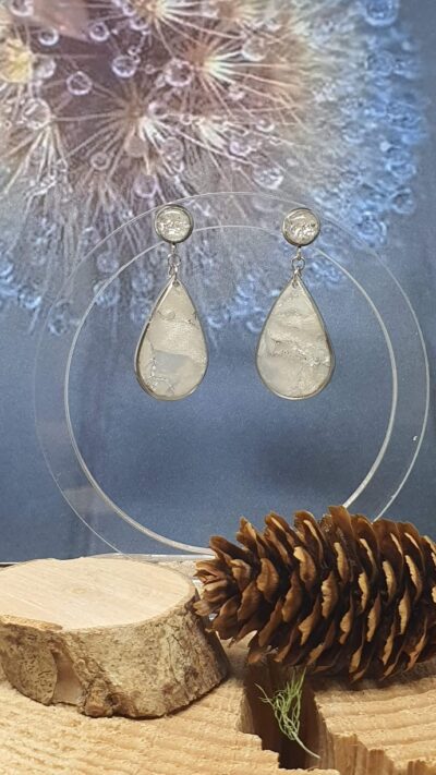boucles d'oreilles de mariée en argile polymère de forme grande goutte marbrée