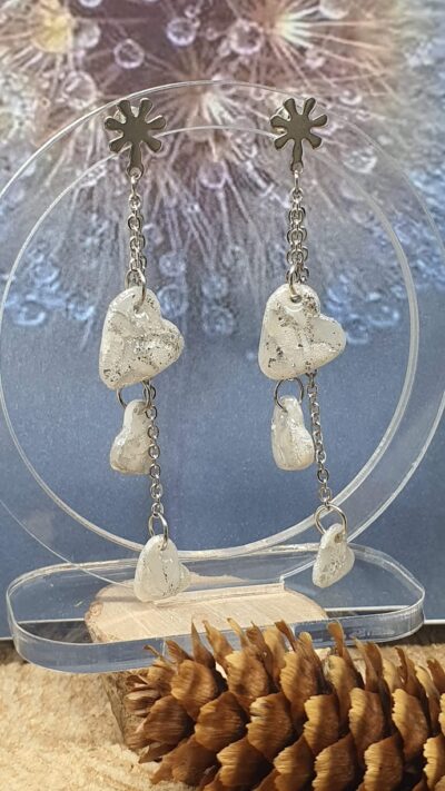 Boucles d'oreilles 3 petits cœurs en suspension avec clou splash en acier inoxydable