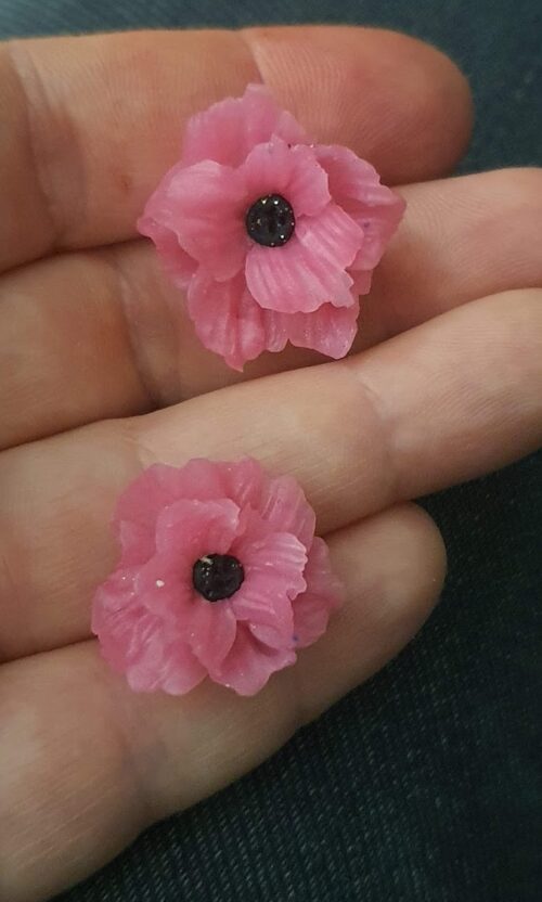 Boucles d'oreilles printanières aux fleurs roses cœur noir