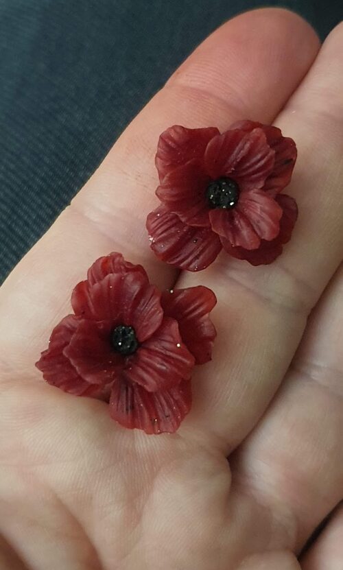 Boucles d'oreilles printanières aux fleurs rouges cœur noir