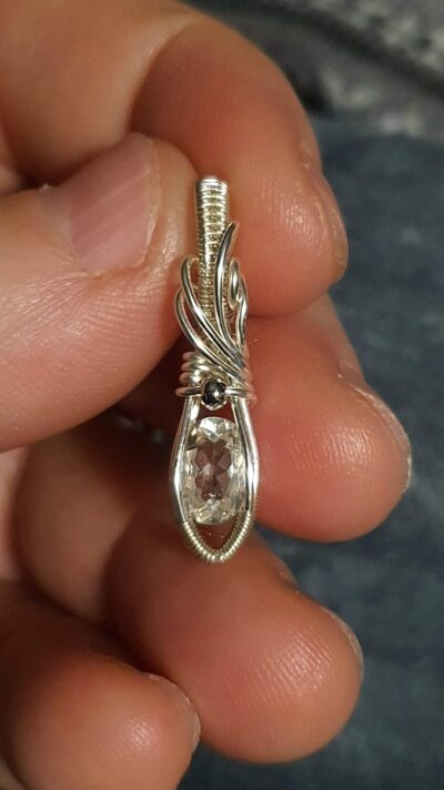 Pendentif topaze blanche transparente wire wrapping