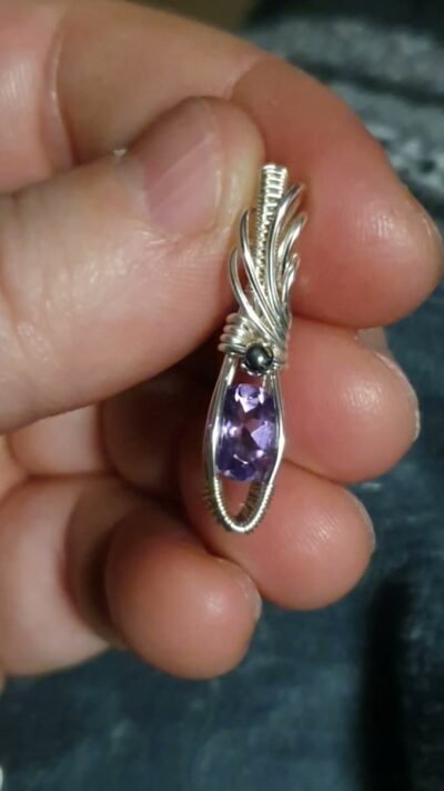 Pendentif améthyste facettée wire wrapping fil argenté