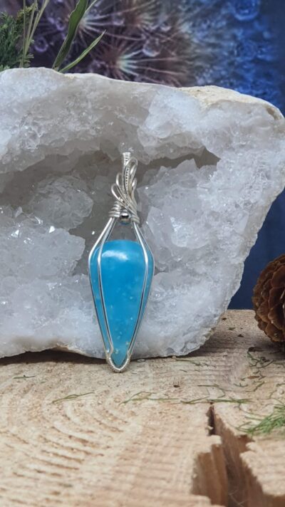 Pendentif wire wrapping hémimorphite bleue fil argenté