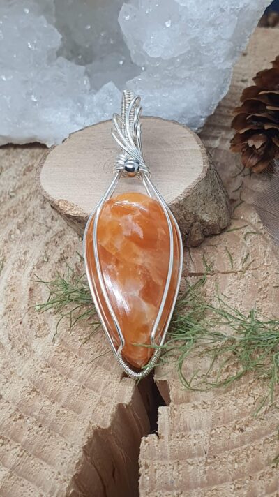 pendentif en calcite orage wire wrapping fil argenté zoom