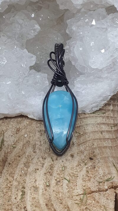 pendentif en hémimorphite bleue wire wrapping fil gun metal