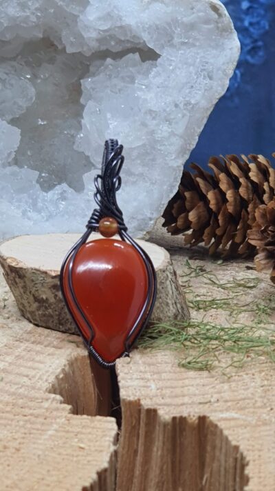 pendentif en cornaline orange wire wrapping Gun metal