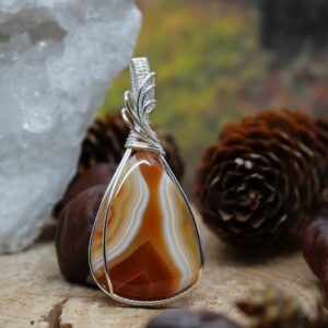 pendentif en pierre naturelle agate à bandes orange et blanches