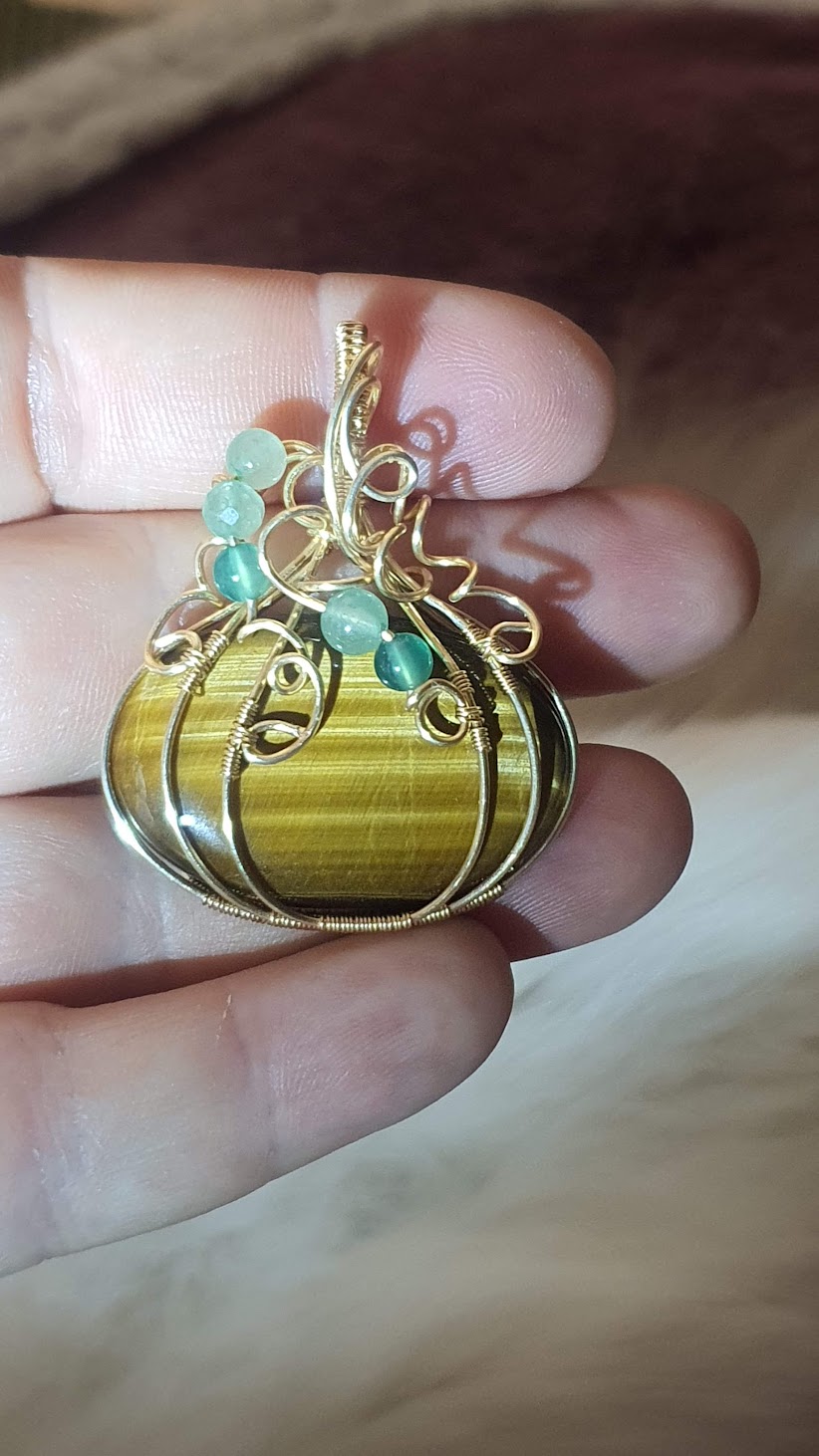 les reflets de la pierre oeil de tigre