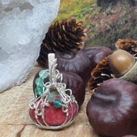 pendentif thulite rose en forme de citrouille