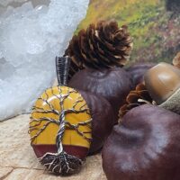 pendentif arbre de vie sur jaspe mookaite bicolore jaune et rouge bordeau