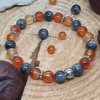 bracelet cornaline et larvikite orange et noir sur rondin