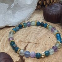 Bracelet spécial étudiant fluorite et apatite sur rondin de bois