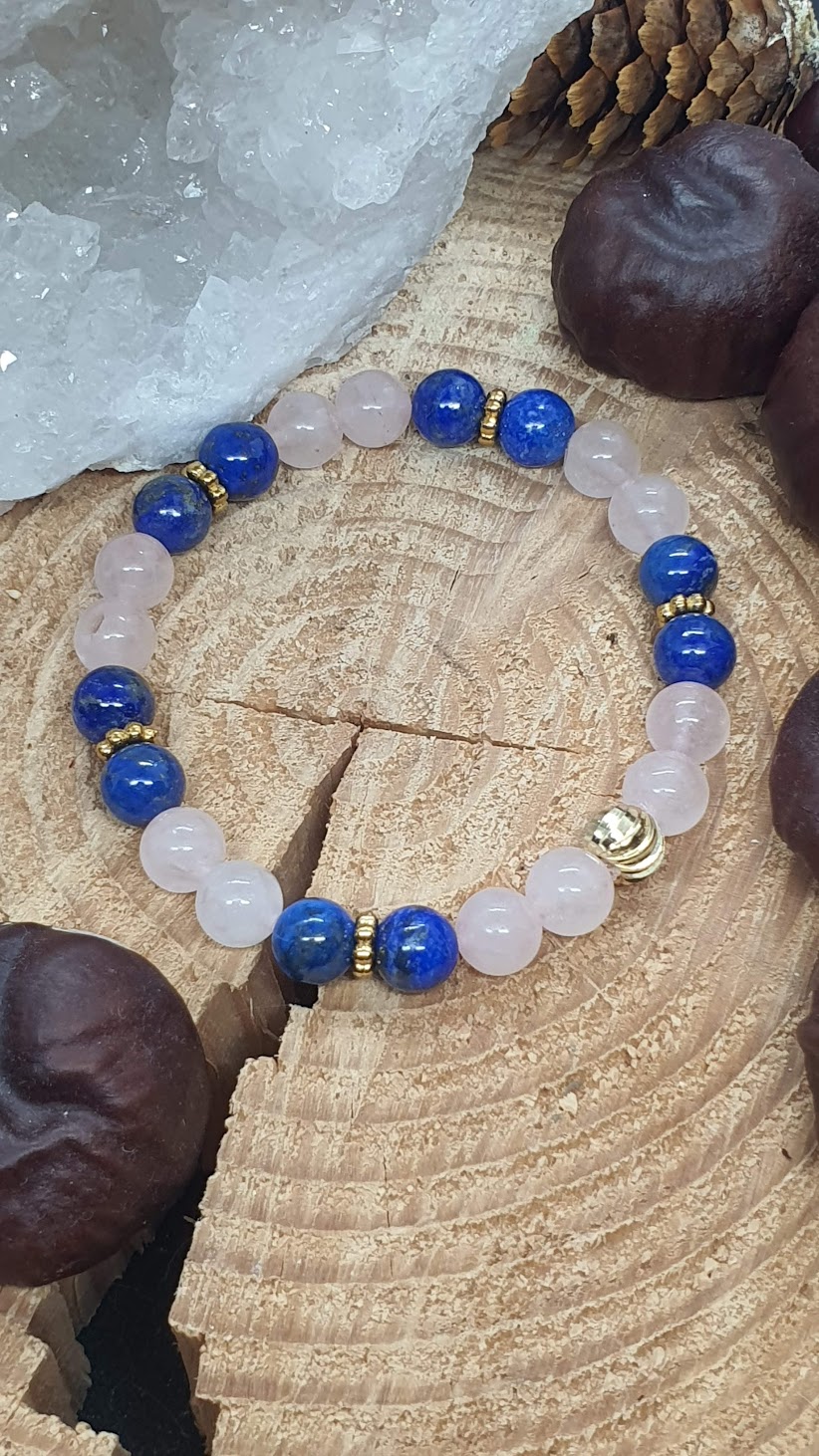 Bracelet lapis-lazuli et quartz rose en perles 8 mm sur rondin vue de haut